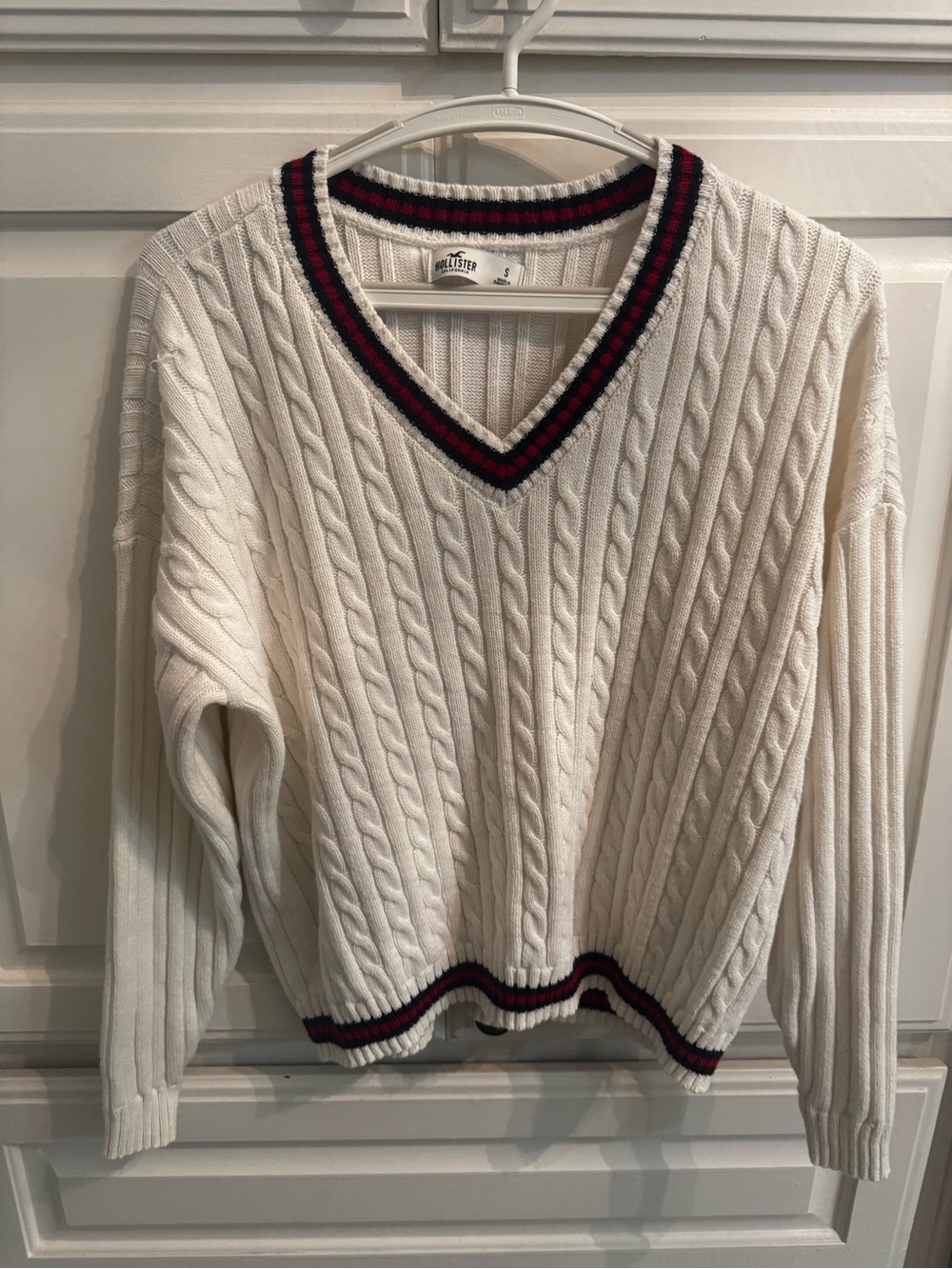 Hollister white Cable-Knit V-Neck Sweater with Navy & Red Trim